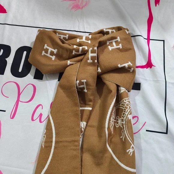 Hermès Cashmere And Silk Blend Long Scarf - Picture 5 of 5